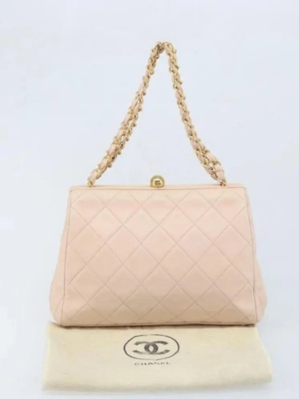 CHANEL brand	chanel color	pink